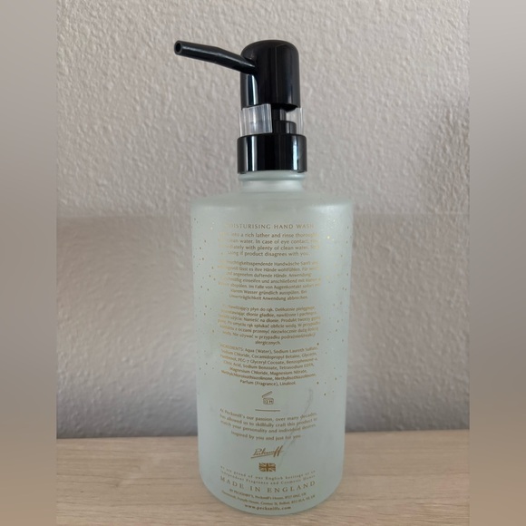 Pecksniffs Pecksniff’s Peppermint Snow and Vanilla Hand Wash Glass Bottle - Picture 3 of 5